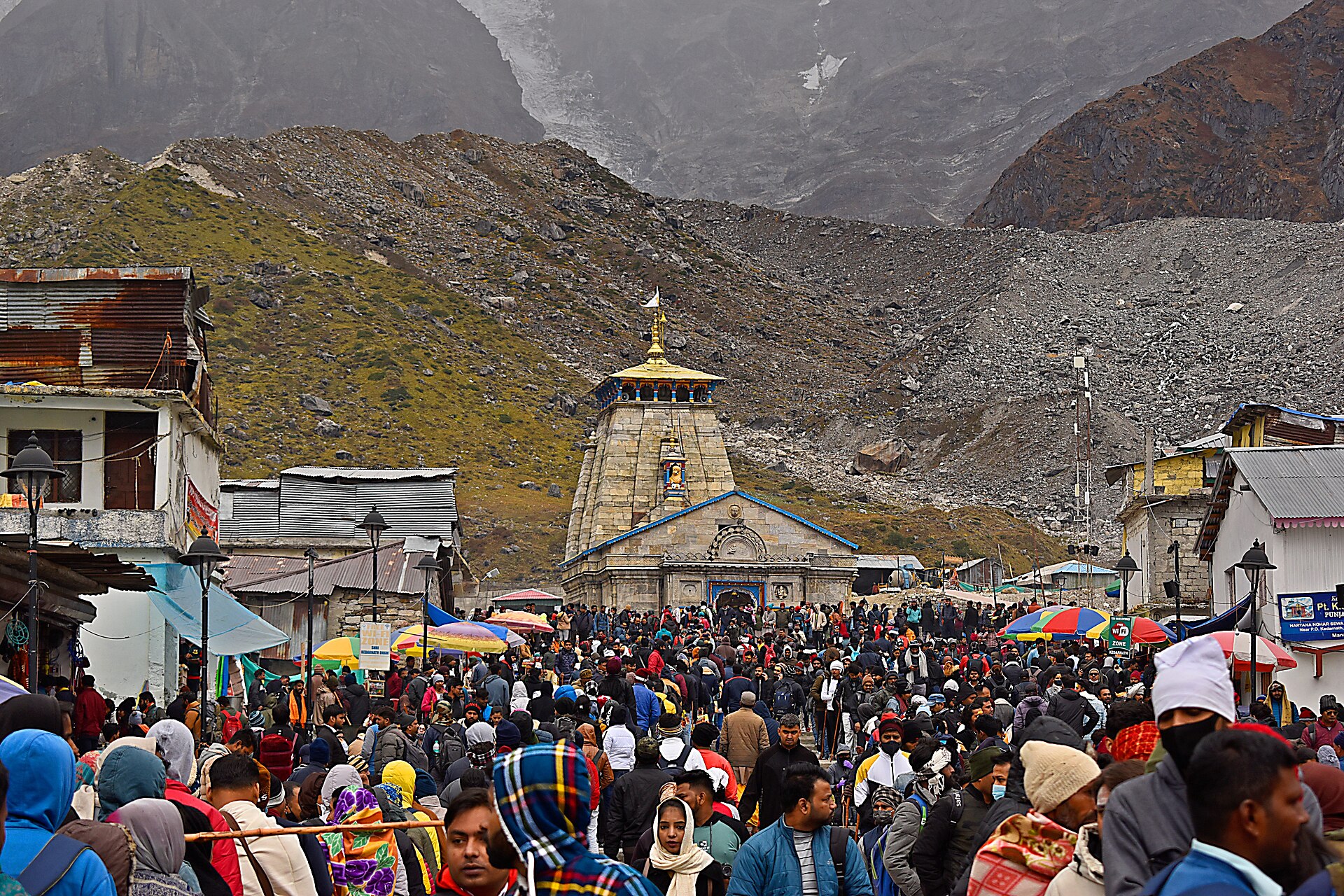 Devotees at Kedarnath temple, Uttrakhand 02